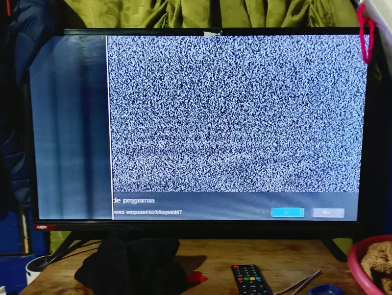 Televisor con pantalla dañada