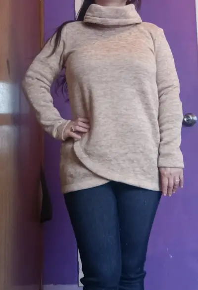 Suéter beige de cuello alto - miniatura 1