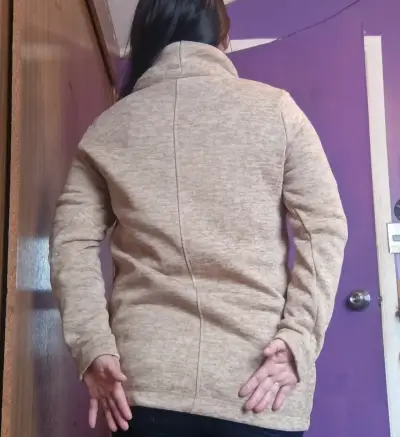 Suéter beige de cuello alto - miniatura 3