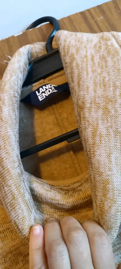 Suéter beige de cuello alto - miniatura 6