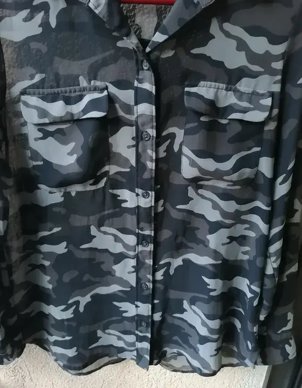 Blusa camuflada de manga larga - 6