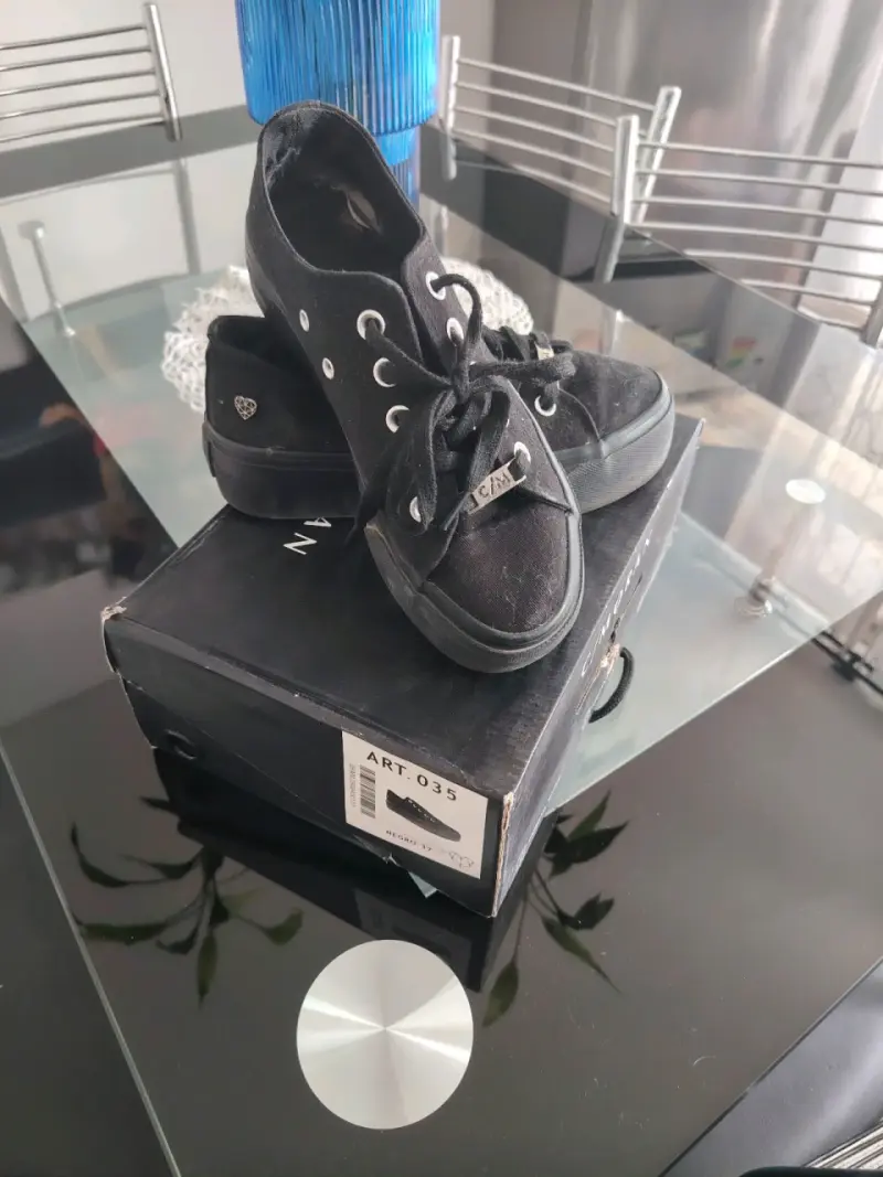 Zapatillas negras casuales - 1