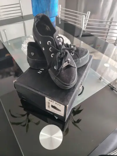 Zapatillas negras casuales - miniatura 1