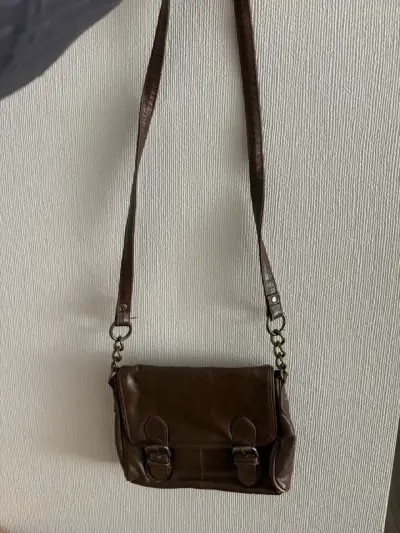 Bolso café de cuero clásico - miniatura 1