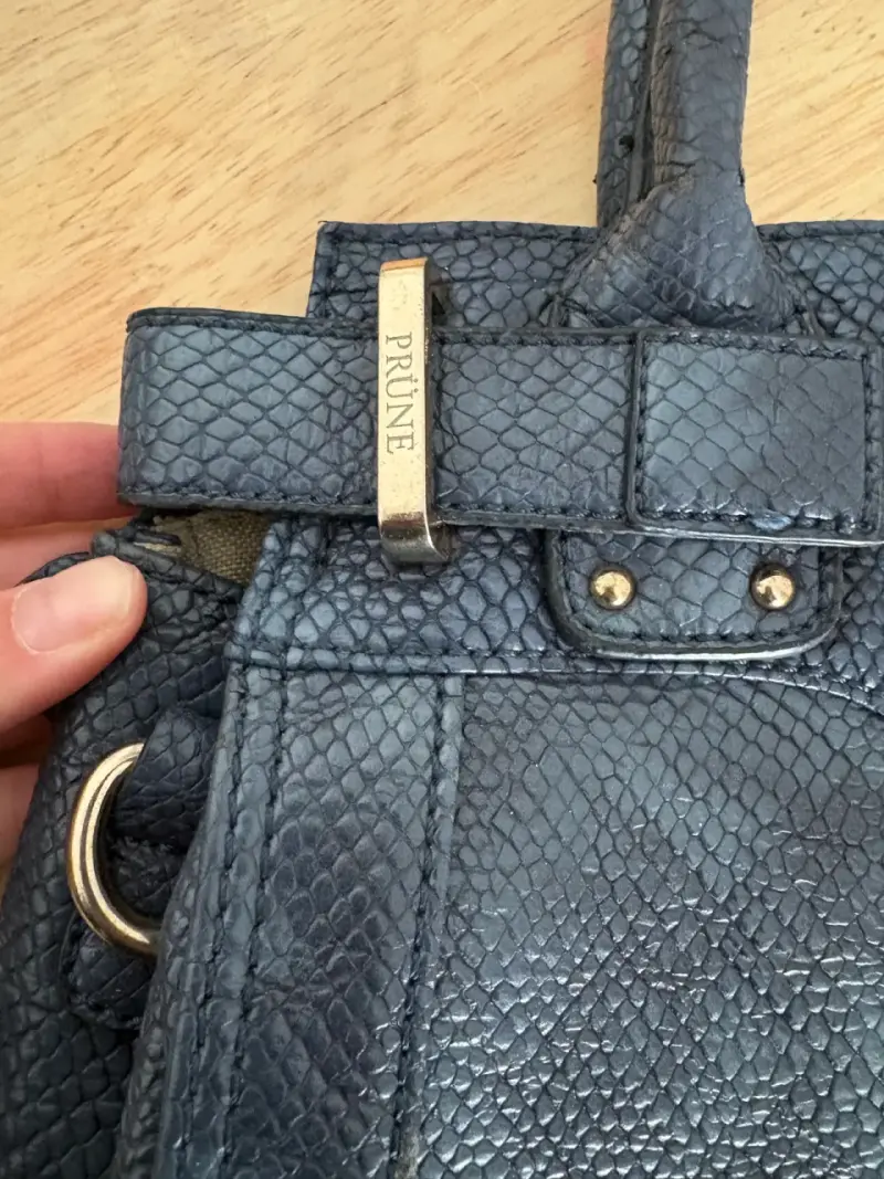Bolso azul textura reptil - 3