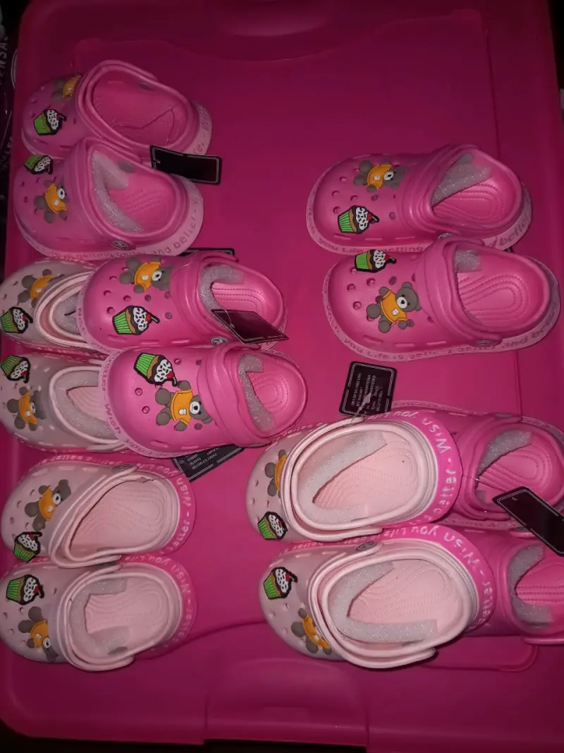 Sandalias rosadas para niños - 1
