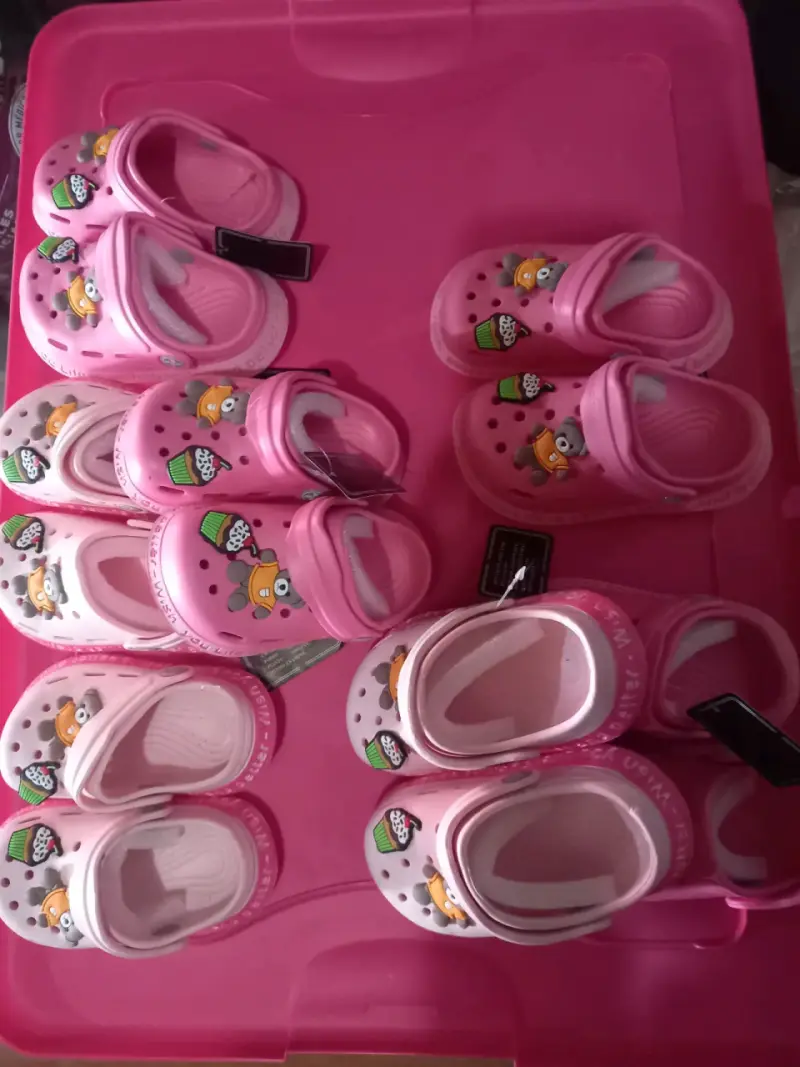 Sandalias rosadas para niños - 2