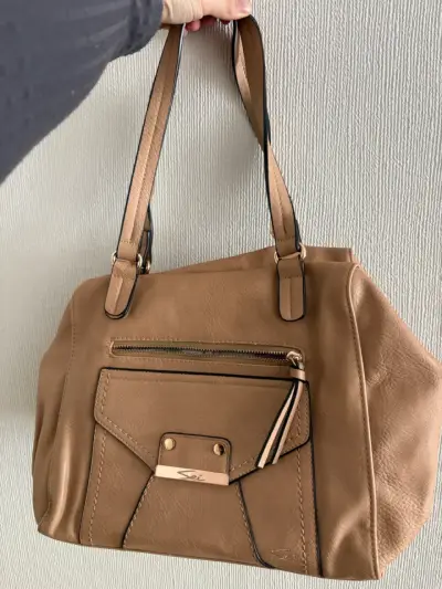 Cartera beige estilo elegante - miniatura 1