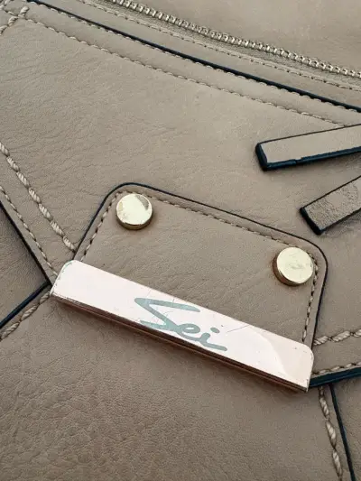 Cartera beige estilo elegante - miniatura 2