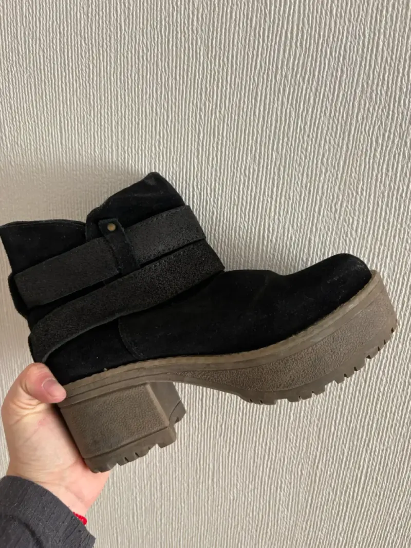 Botines negros con hebillas - 3