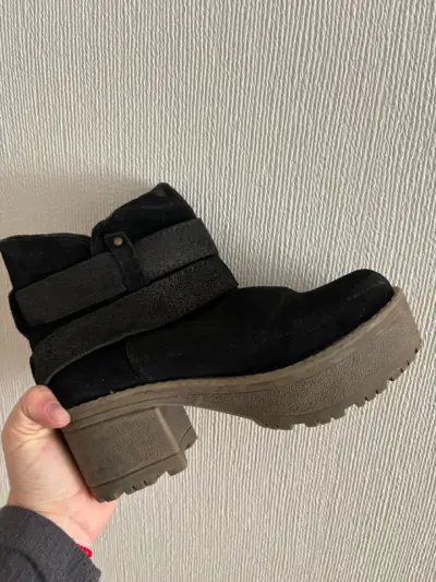 Botines negros con hebillas - miniatura 3