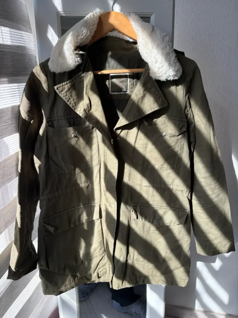 Parka verde con cuello - 1