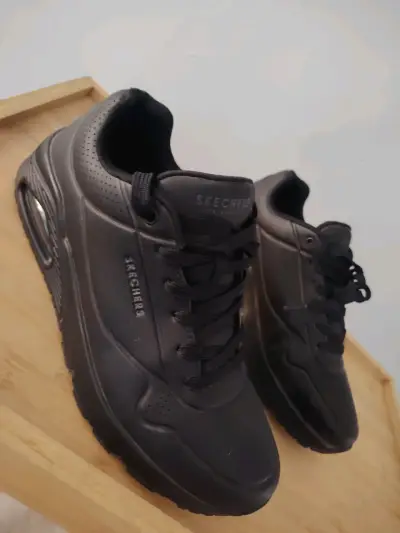 Zapatillas Skechers negras nro 40 - miniatura 1