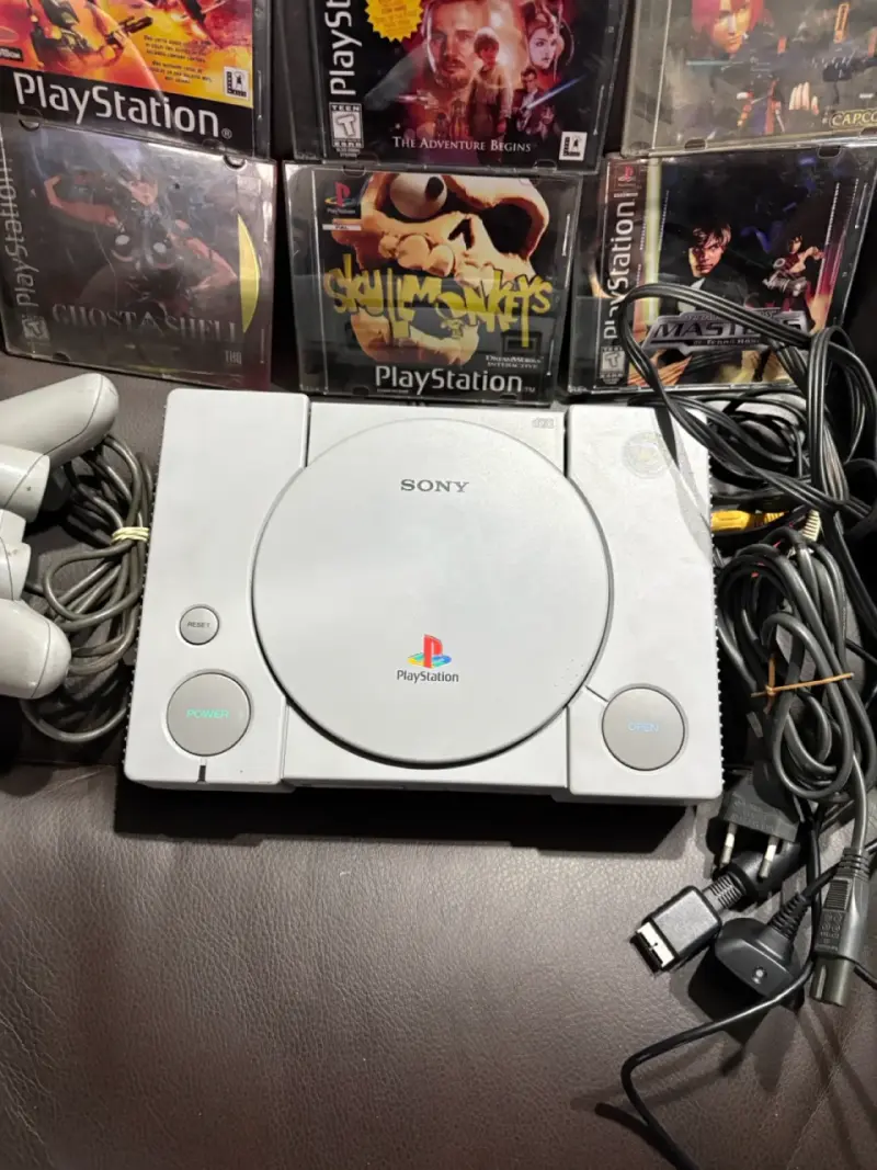 Fuente de poder PlayStation 220V - 3