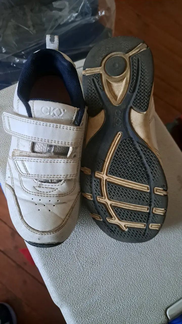 Zapatillas blancas CKY niño