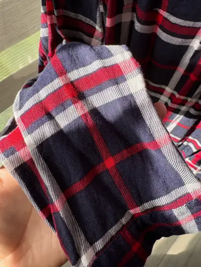 Camisa a cuadros azul y rojo - miniatura 3
