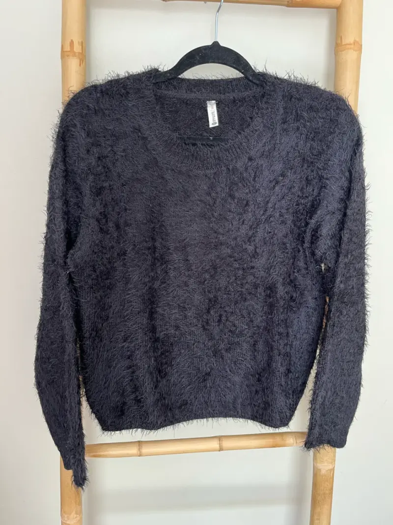 Sweter Opposite