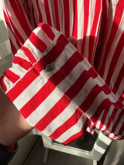 Camisa rayada blanca y roja - miniatura 3