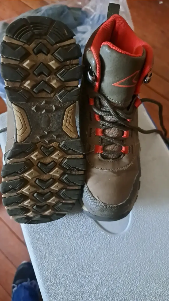 Botas trekking café y naranja