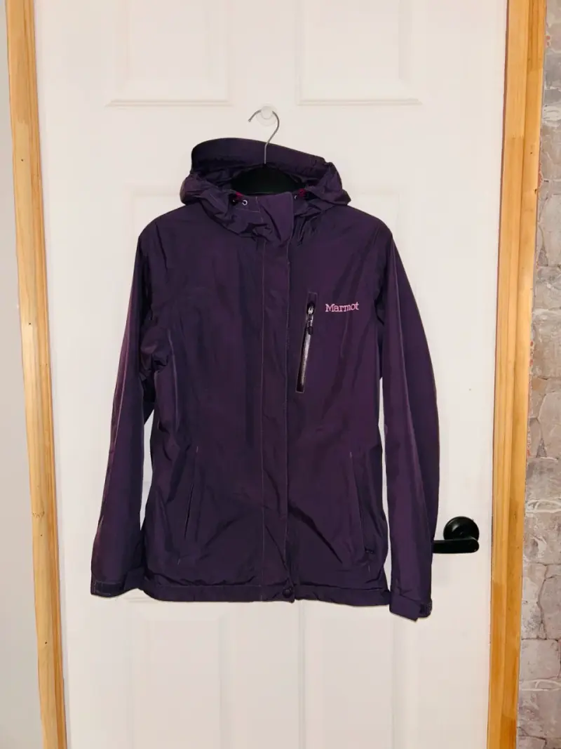 Chaqueta impermeable morada Marmot