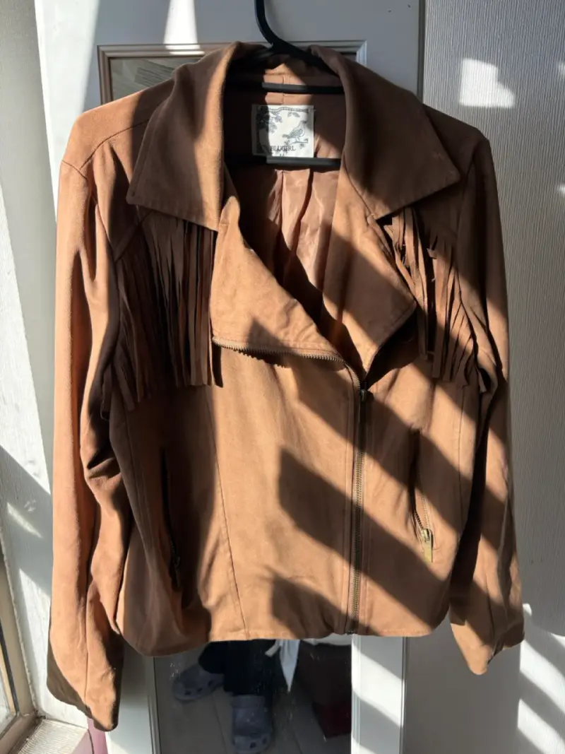 Chaqueta marrón con flecos - 1