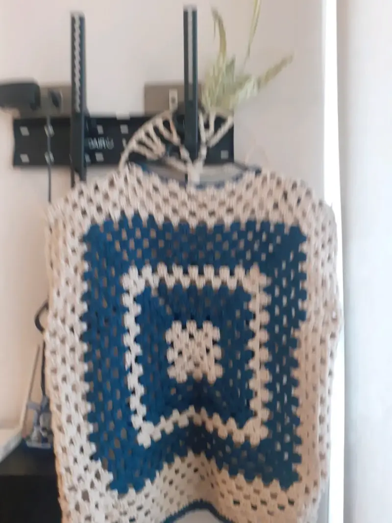 Chaleco s/m gramy tejido a crochet azul y blanco