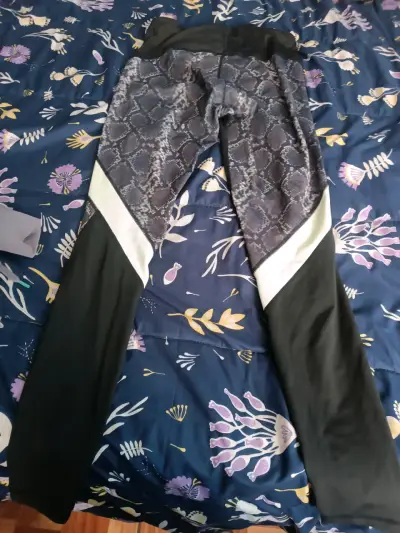 Leggings deportivos con diseño de serpiente - miniatura 2