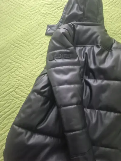 Chaqueta de invierno negra acolchada - miniatura 3