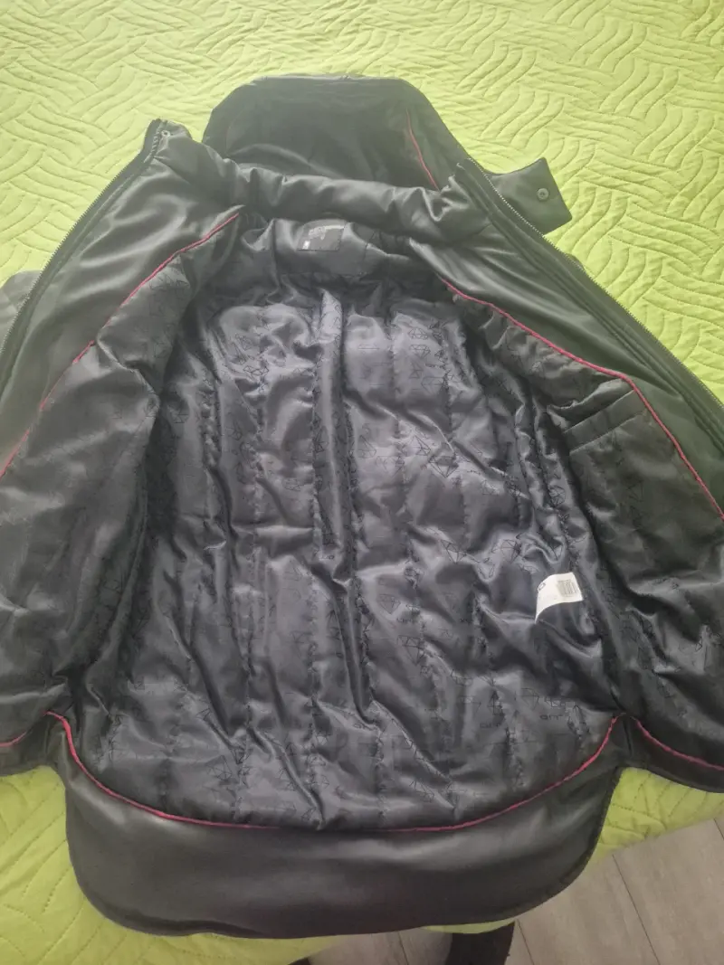Chaqueta de invierno negra acolchada - 4