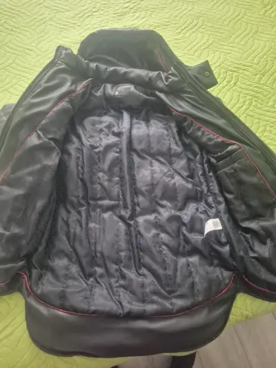 Chaqueta de invierno negra acolchada - miniatura 4
