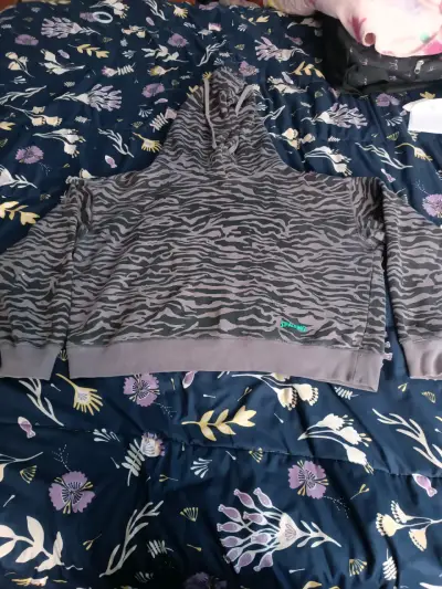 Polerón con capucha gris estampado - miniatura 1