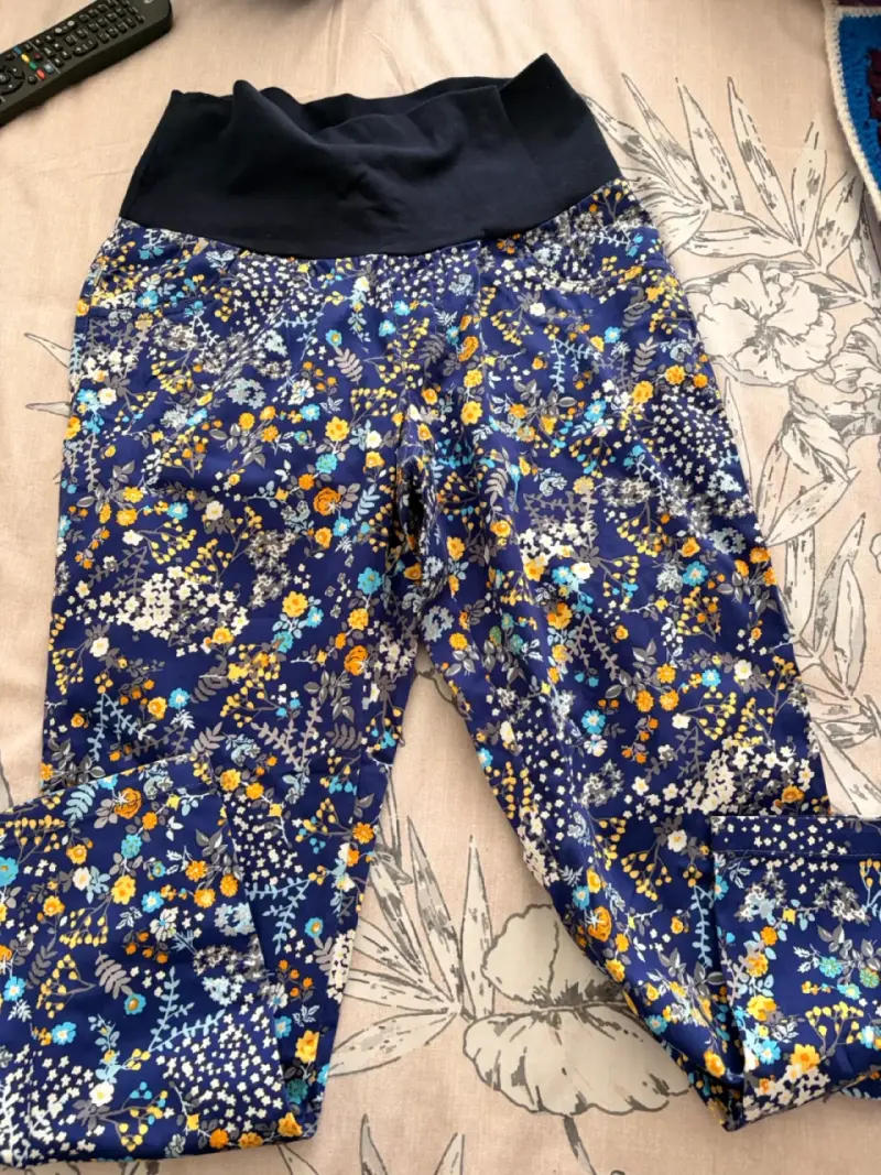 Pantalones maternales florales (Calxa)
