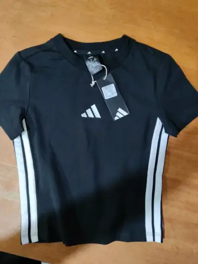 Polera negra con rayas Adidas - miniatura 3
