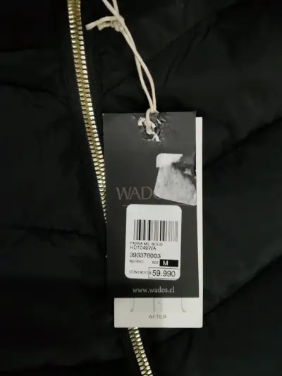 Parka negra con capucha de pelo - miniatura 4