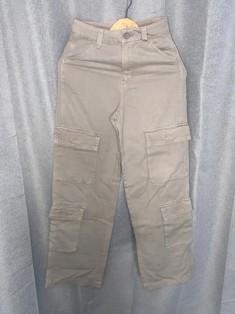 Pantalón cargo beige - 1