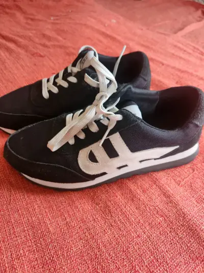 Zapatillas negras deportivas - miniatura 1