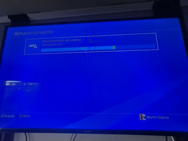 Consola PS4 con dos controles y juego - 3