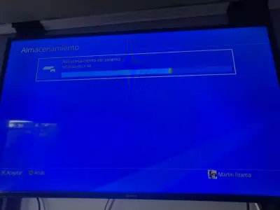 Consola PS4 con dos controles y juego - miniatura 3