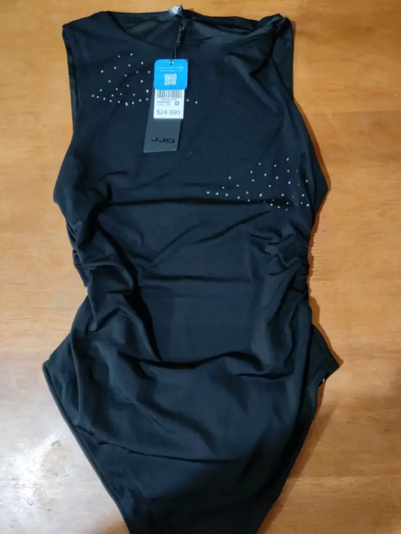 Vestido negro con detalles brillantes - 2