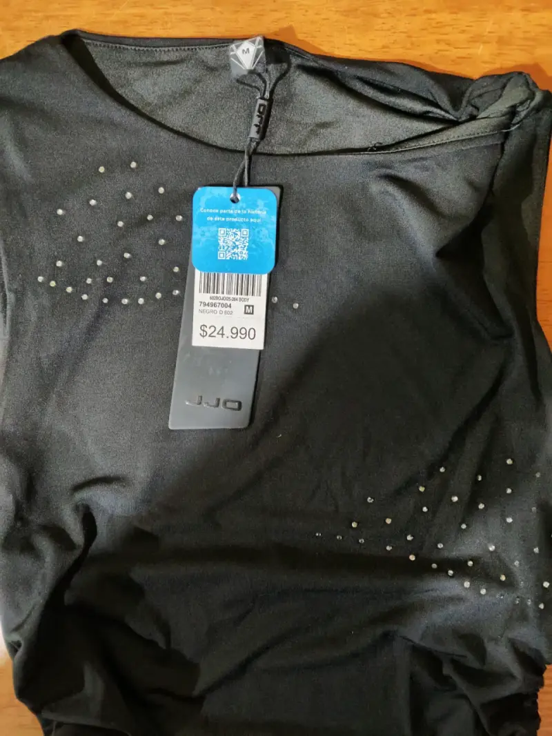 Vestido negro con detalles brillantes - 3