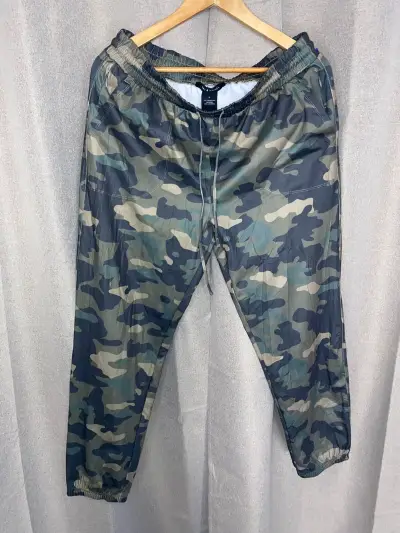 Pantalones deportivos camuflados - miniatura 1