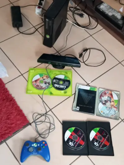 Xbox 360 Slim E 250GB + Kinect + Control + Juegos - miniatura 1