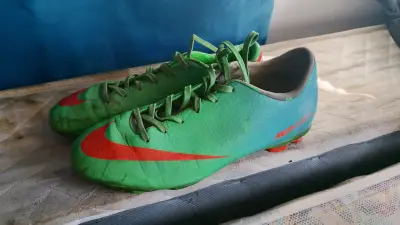 Zapatos de fútbol Nike verdes precio conversable - miniatura 1