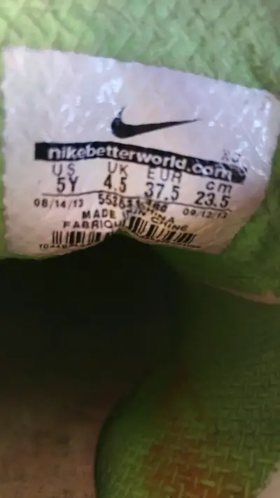 Zapatos de fútbol Nike verdes precio conversable - miniatura 2