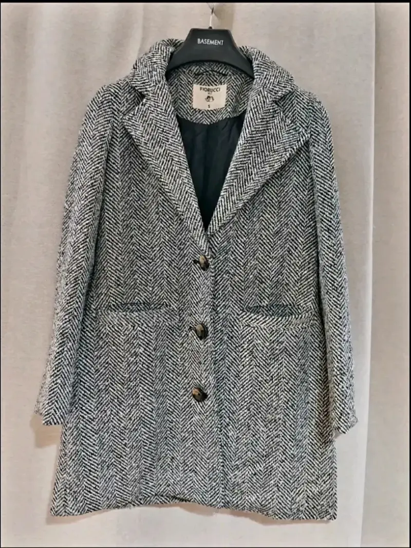 Abrigo gris estilo tweed - 4