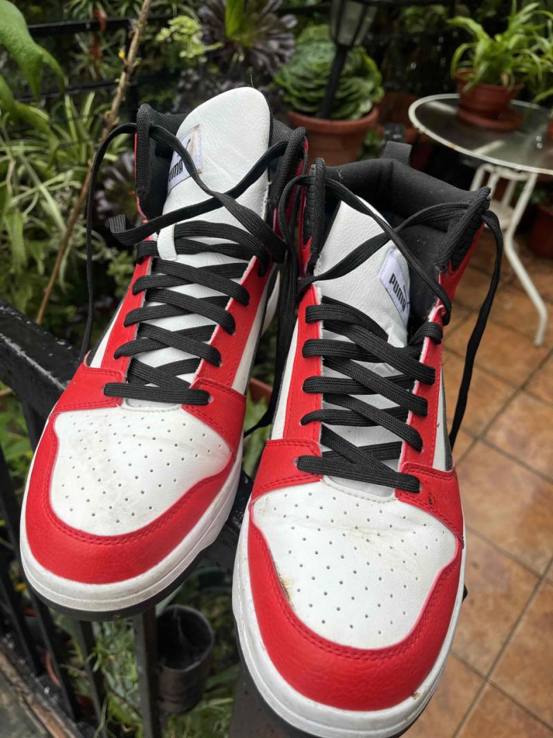 Zapatillas deportivas rojas y blancas marca Puma - 2