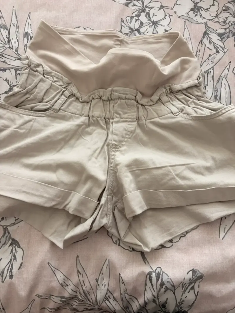 Shorts beige cintura alta maternal