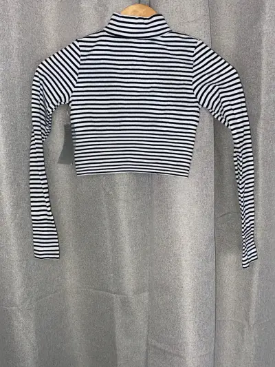 Polera de rayas blanco y negro - miniatura 2