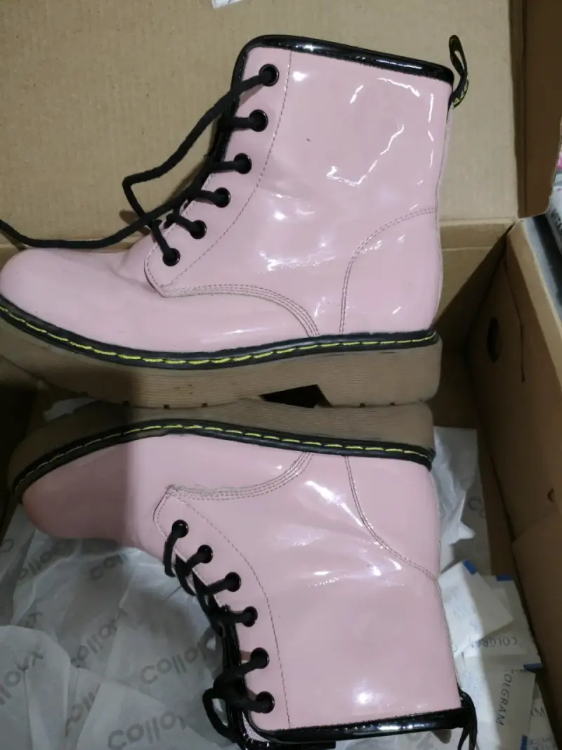Botas rosadas de charol - 1