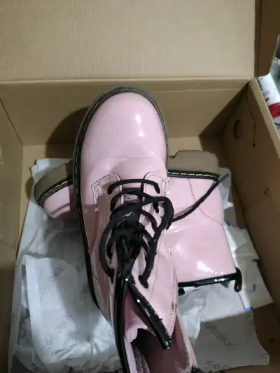 Botas rosadas de charol - miniatura 2
